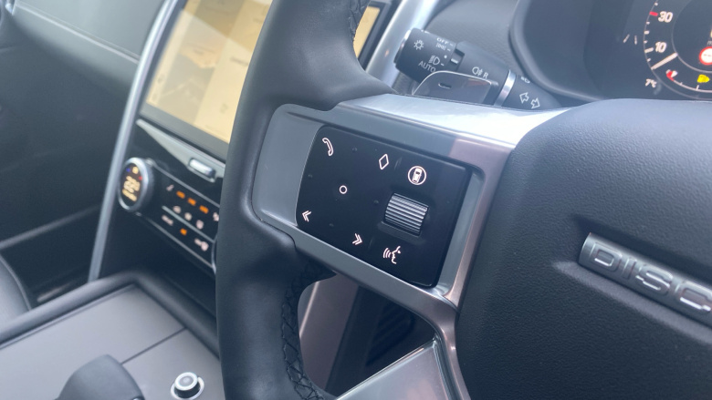 Land Rover Discovery 3.0 D300 Dynamic SE 5dr Auto Diesel Station Wagon